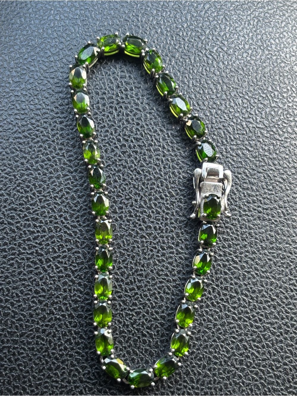 Djoy Green emerald Tennis Bracelet